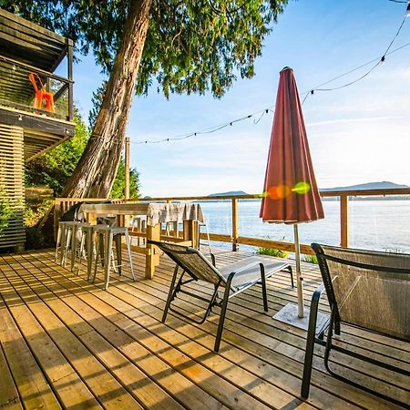 Waterfront Cottage With Superb Coastline Views West Vancouver Luaran gambar