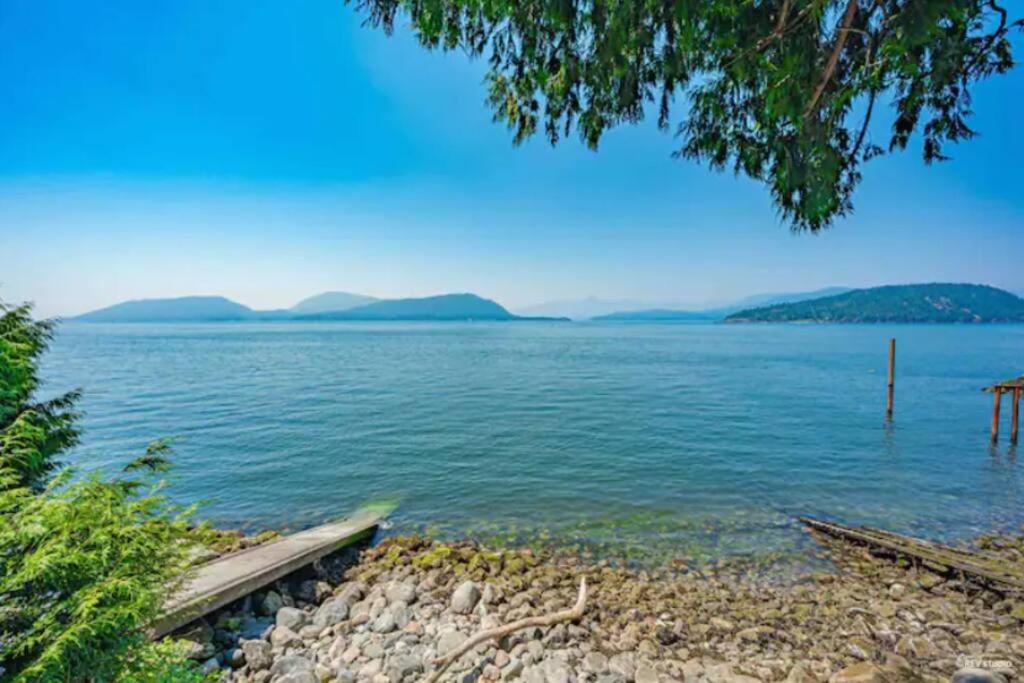 Waterfront Cottage With Superb Coastline Views West Vancouver Luaran gambar