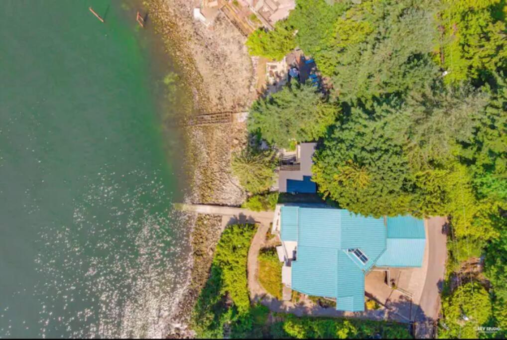 Waterfront Cottage With Superb Coastline Views West Vancouver Luaran gambar