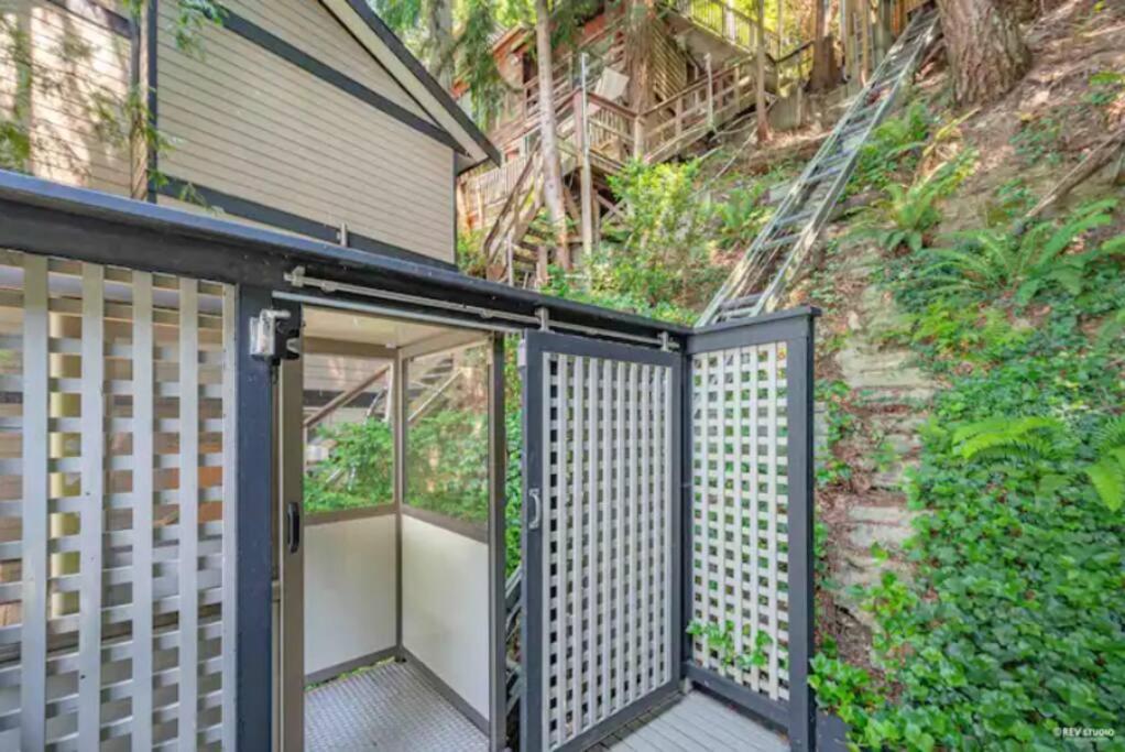 Waterfront Cottage With Superb Coastline Views West Vancouver Luaran gambar