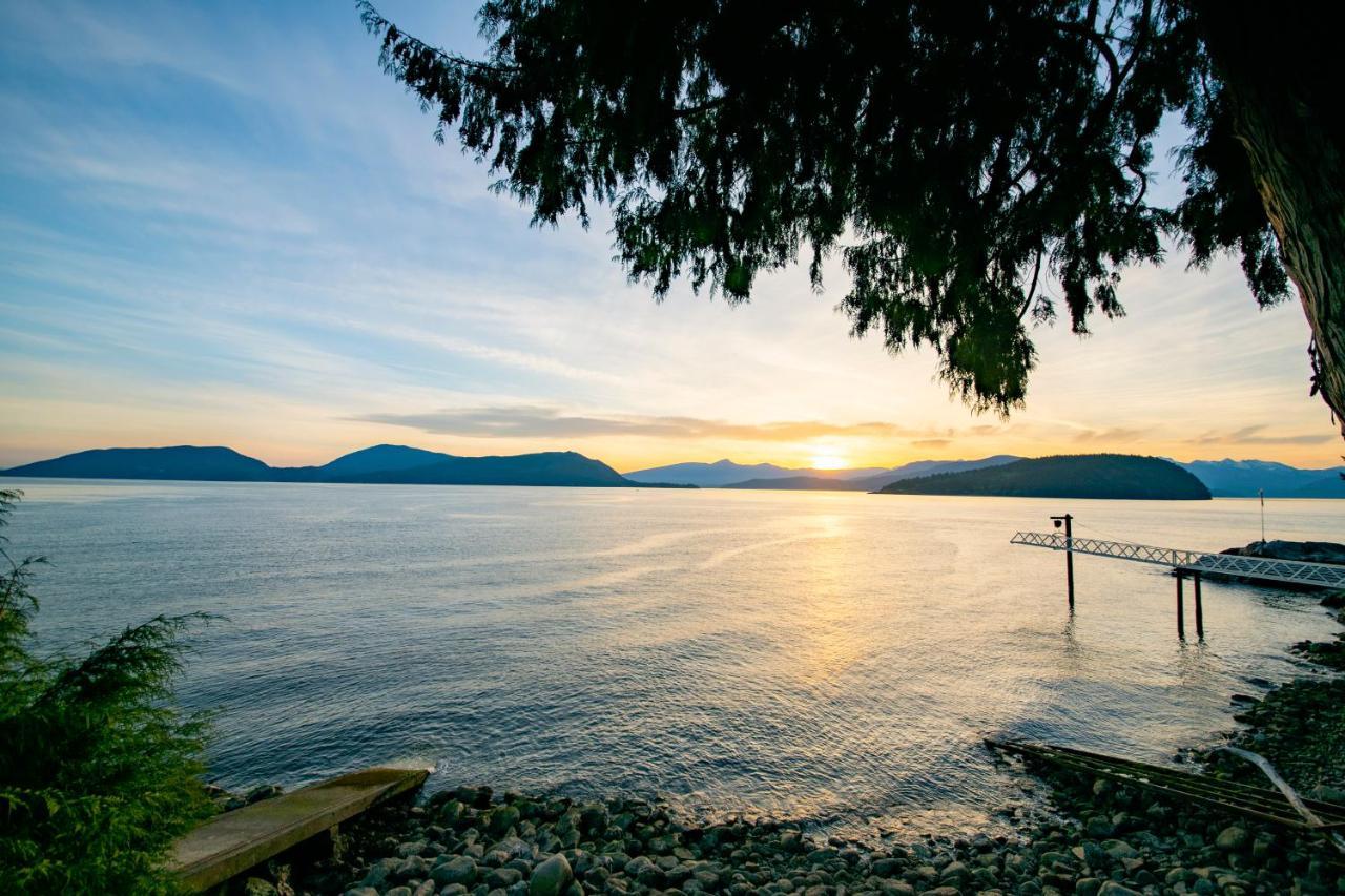 Waterfront Cottage With Superb Coastline Views West Vancouver Luaran gambar