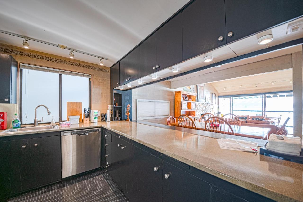 Waterfront Cottage With Superb Coastline Views West Vancouver Luaran gambar