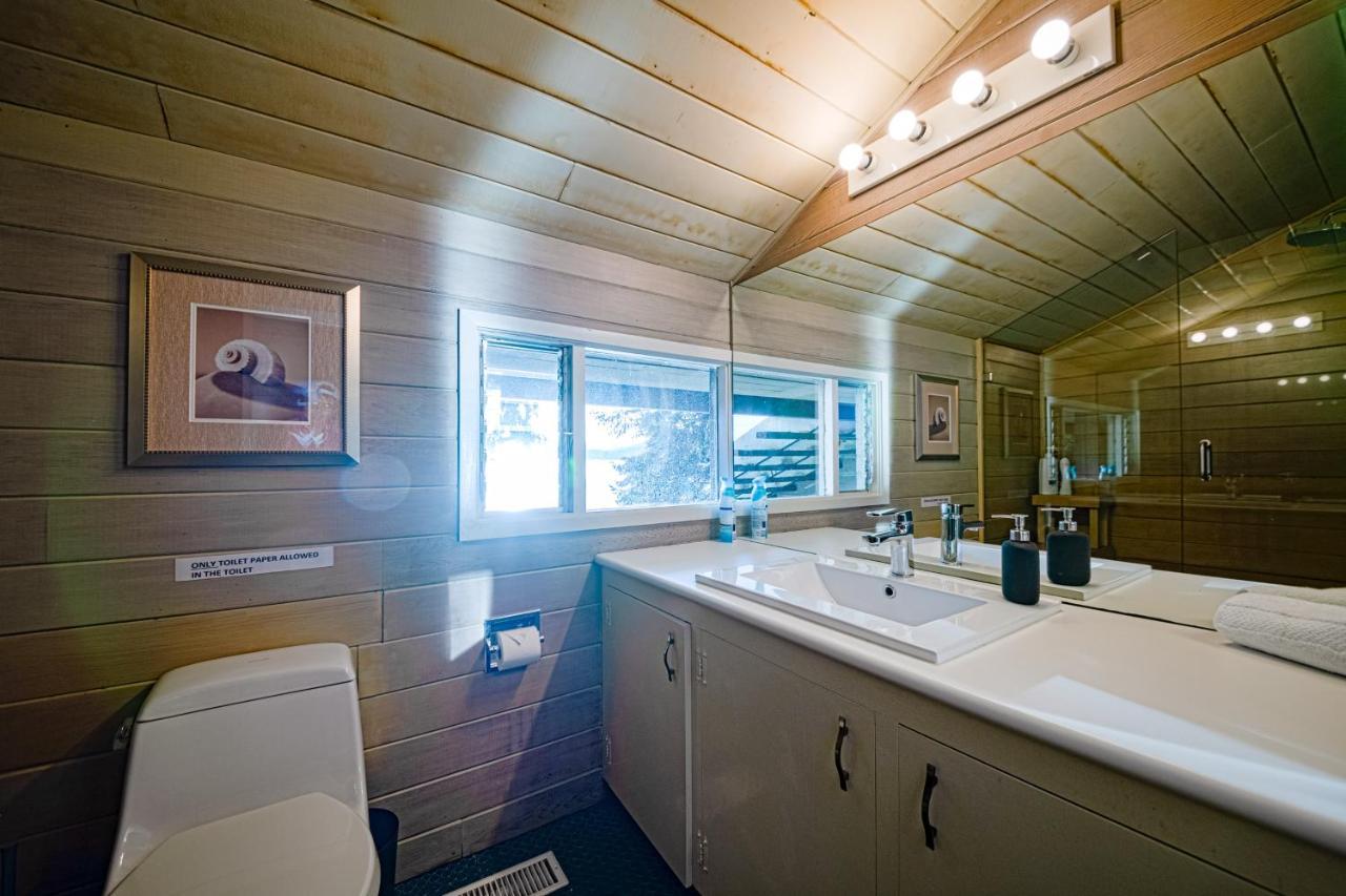 Waterfront Cottage With Superb Coastline Views West Vancouver Luaran gambar