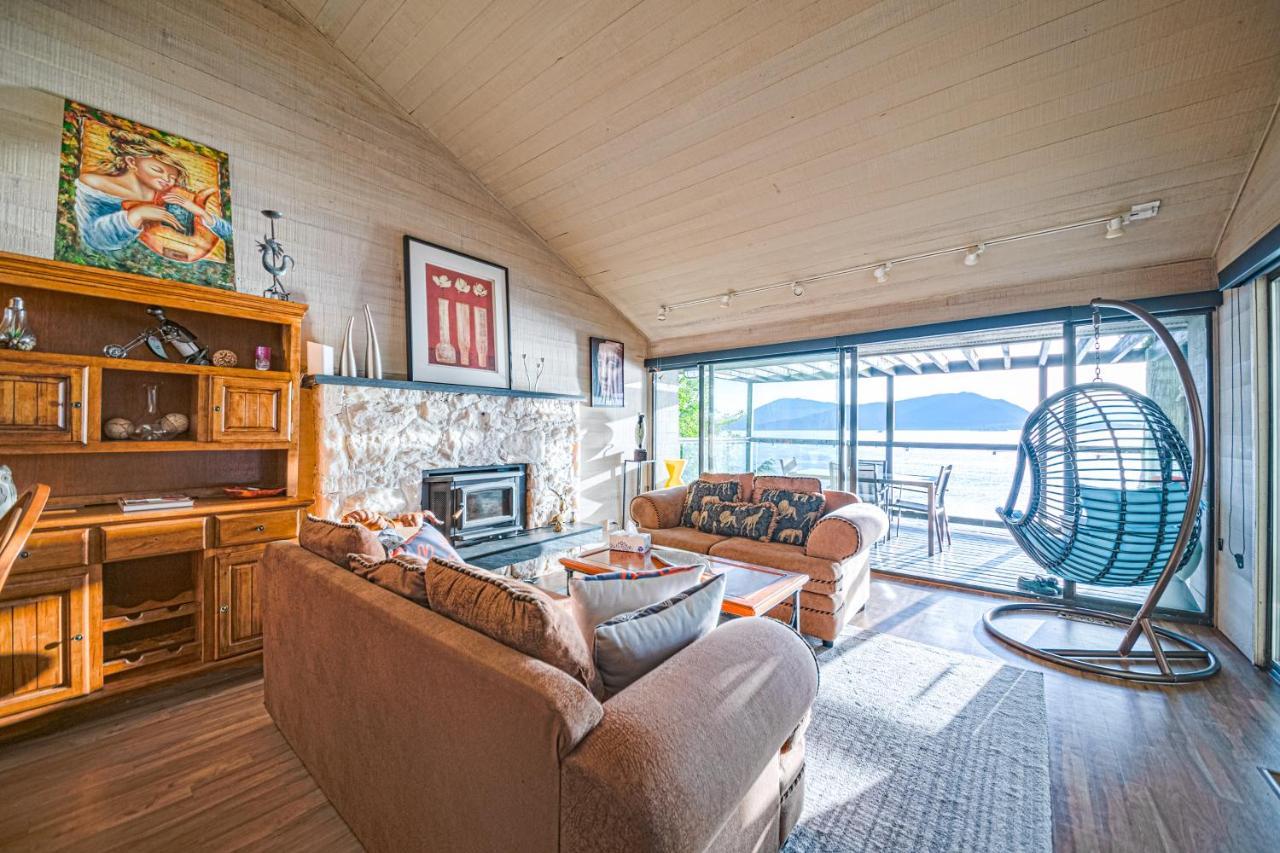Waterfront Cottage With Superb Coastline Views West Vancouver Luaran gambar