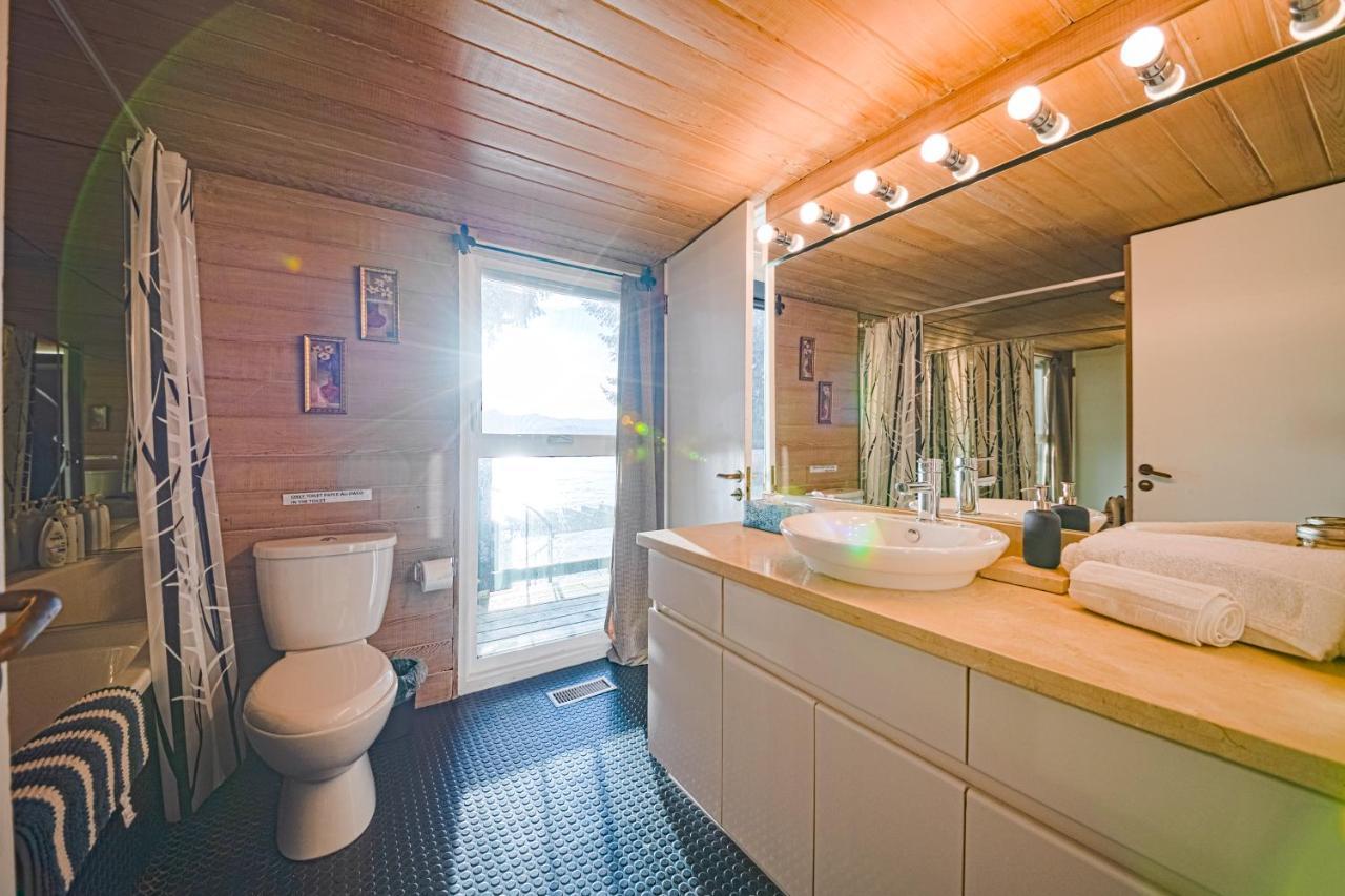 Waterfront Cottage With Superb Coastline Views West Vancouver Luaran gambar